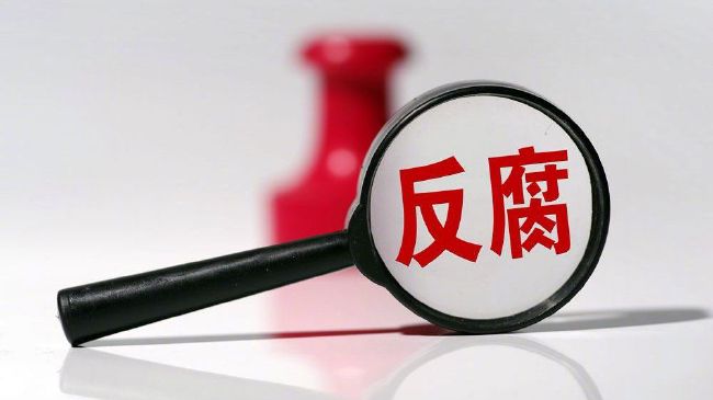 记者透露从球员身边人士消息来看，卡马文加身体状态不错，正在迅速恢复，不过大概率还是会缺席下周中对阵马洛卡的比赛。